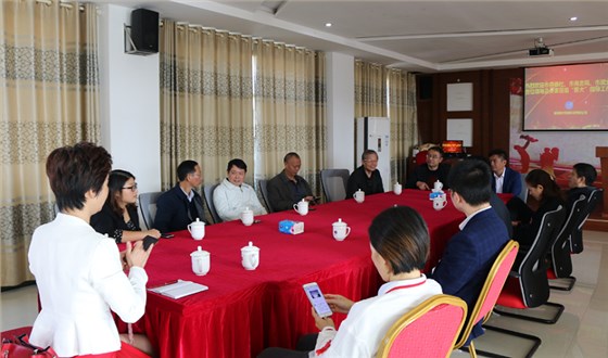 11.12領(lǐng)導(dǎo)專(zhuān)家組一行在雅大會(huì)議室召開(kāi)座談會(huì)