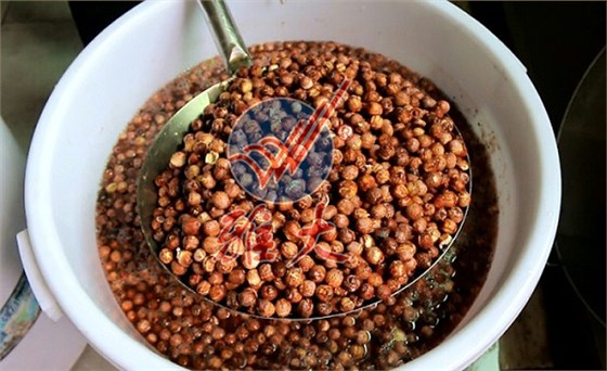 1、蓮子浸泡帶皮