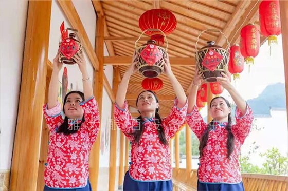 從廚師到釀酒師，用全自動(dòng)釀酒設(shè)備釀出美酒，釀出紅火日子