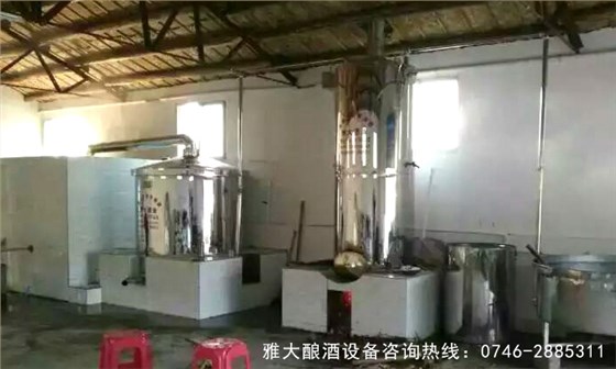 【釀酒設(shè)備】雅大500斤做白酒的設(shè)備安裝圖