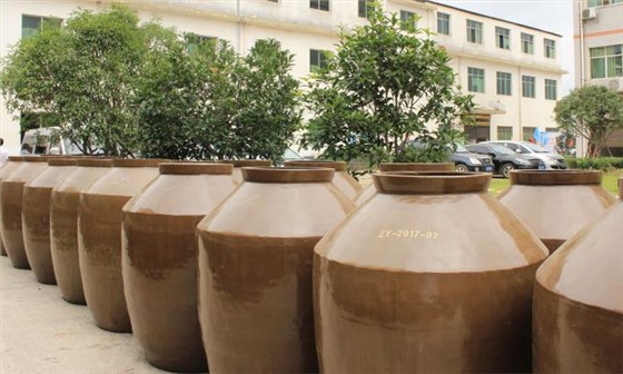雅大燒酒設(shè)備—白酒的儲存容器 陶缸