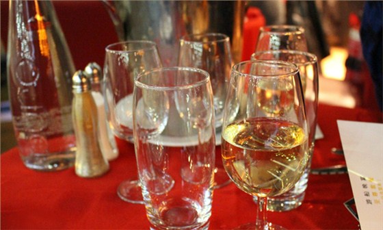 蒸酒設(shè)備/啤酒、紅酒和白酒，酒鬼們更喜歡喝哪一種？