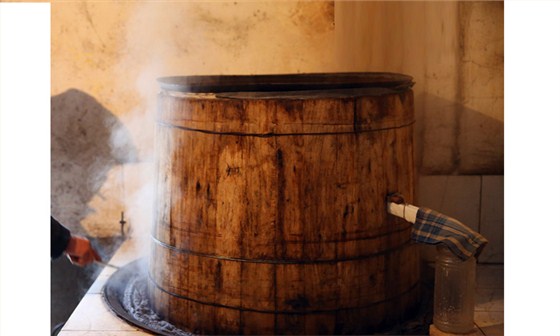 厭倦了外面的花紅酒綠，2018年就買套燒酒設備回家釀酒