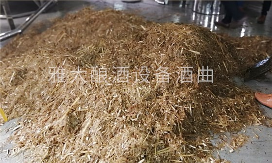 熟料釀酒設備|干甜桿酒釀酒工藝流程：干甜桿粉碎