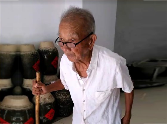 三代傳承的老酒坊用酒廠釀酒設(shè)備做酒3年破2000萬的秘密04