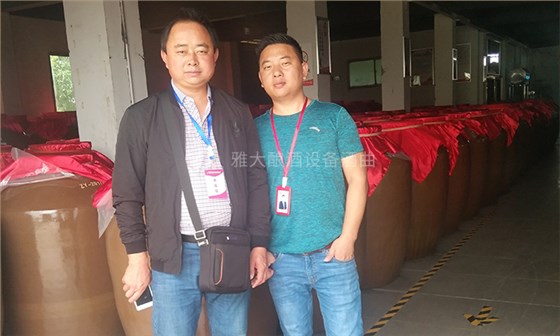 用糧食釀酒設備烤酒后的酒糟養(yǎng)豬，幫郭光林節(jié)約成本30%！-02