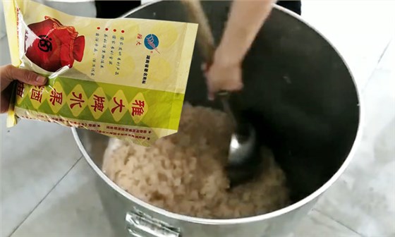 純實(shí)操！雅大大型釀酒設(shè)備釀酒師教泰國華裔制作龍眼酒-05