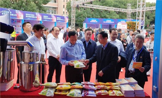 22-“永州新名片”走向世界！雅大有幸受邀參加首屆機(jī)器人大賽！雅大2