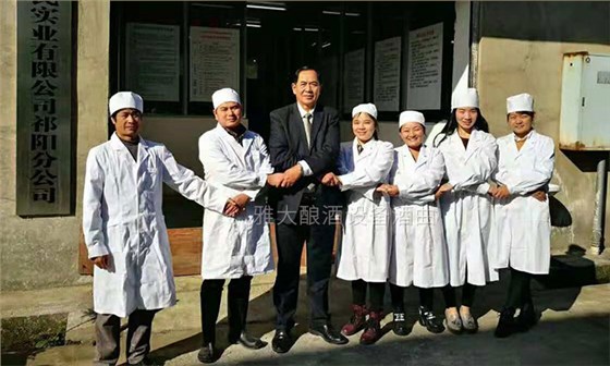 楊醫(yī)生用釀酒新設(shè)備做保健酒4年，維葛酒熱銷全國的秘密！01