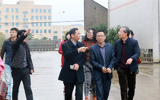 雅大果酒產(chǎn)業(yè)創(chuàng)新發(fā)展座談會(huì)于12月4日在雅大隆重召開！-04