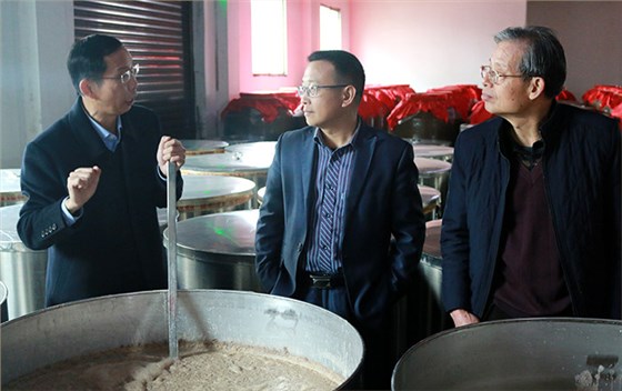 雅大果酒產(chǎn)業(yè)創(chuàng)新發(fā)展座談會(huì)于12月4日在雅大隆重召開！-11