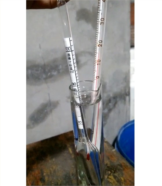 據(jù)說這款新工藝釀酒設(shè)備只出高度酒，真相是這樣……-03測量酒度