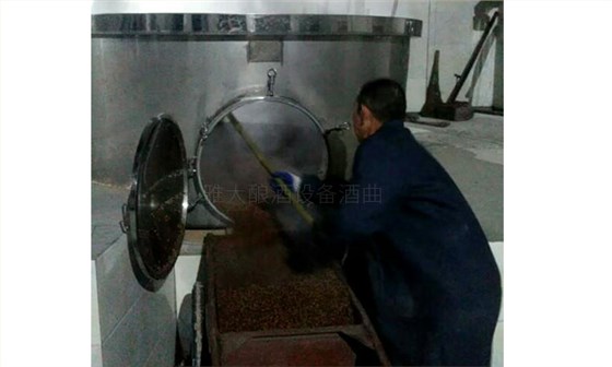 20年老酒廠遇到換證難題怎么辦？讓雅大釀酒設(shè)備來幫忙！-08