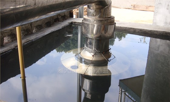 電加熱釀酒設(shè)備蒸固態(tài)白酒，這樣蒸才能去苦增香——設(shè)備選擇！-03冷卻池