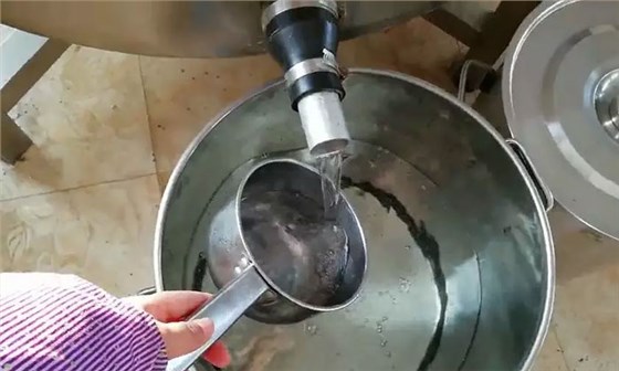 大型釀酒設(shè)備做二鍋頭的“掐酒”絕活，也就這兒能看見了-04