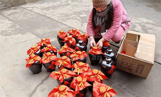 17-案例生料釀酒受口感限制市場打不開，有了這套小型釀酒設(shè)備后……2