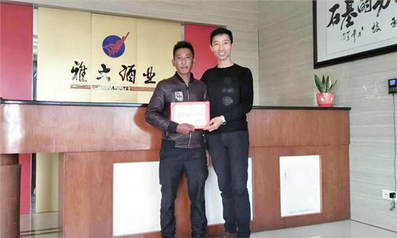 29-為實(shí)現(xiàn)“在一起不分離”，他用釀酒蒸餾設(shè)備釀酒創(chuàng)業(yè)并大獲成功1