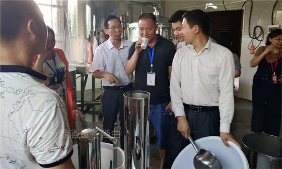 學(xué)員可現(xiàn)場(chǎng)釀酒實(shí)操、白酒品評(píng)