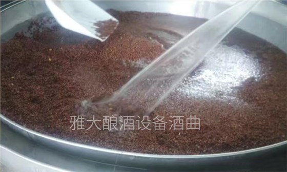 用釀酒蒸餾設(shè)備做灑時泡糧不宜多次攪拌