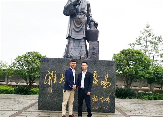 15-高空車租賃走下坡路，引進蒸汽釀酒設(shè)備，接手父親酒坊釀造新人生0