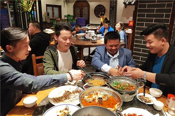 95后，小曾做事果斷，敢闖敢拼