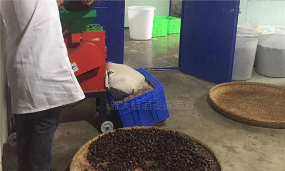 釀酒配套設(shè)備-粉碎機(jī)