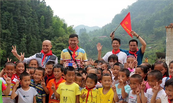 30-達(dá)配醇酒業(yè)用白酒釀造機(jī)器開(kāi)酒廠，拿出營(yíng)業(yè)額的50%資助貧困學(xué)生1