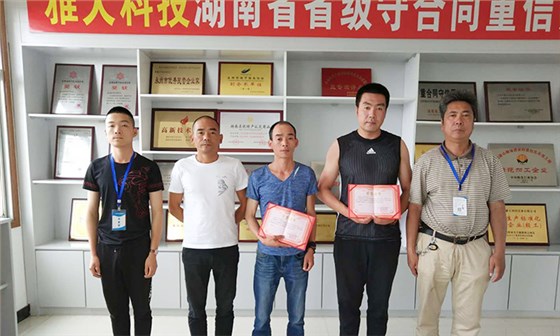 10.4張總用釀酒蒸餾設(shè)備釀造企業(yè)專屬招待酒，卻意外成就大事業(yè)1