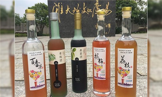 新型冠狀病毒疫情期間水果滯銷雅大釀酒設(shè)備廠家來(lái)幫忙 3
