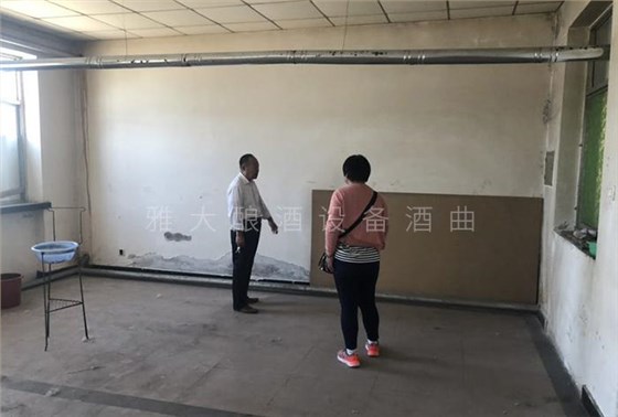 都說做酒設(shè)備釀酒太辛苦，可90后陽光男孩也在做 7