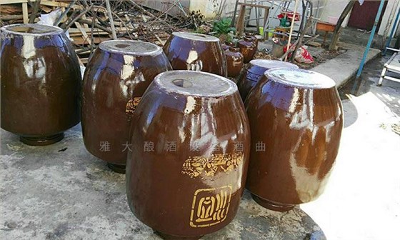 做酒設(shè)備釀酒10年的老師傅告訴你，酒壇這樣洗存的酒才香 3