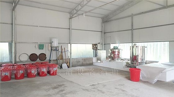 自從朱大哥換了這款小型白酒設(shè)備后，生意突然火了起來！ 1