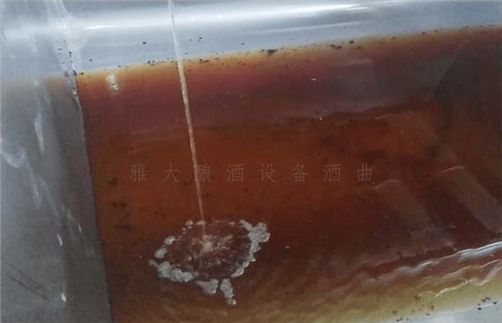 用大型釀酒設(shè)備做固態(tài)酒到底要不要建窖池，怎么建？