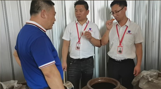 6.11雅大技術(shù)蔣總現(xiàn)場品酒提出改善建議