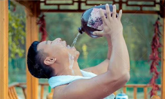 中年男人喝白酒要注意啥？用燒酒設(shè)備做酒的老師傅告訴您答案2
