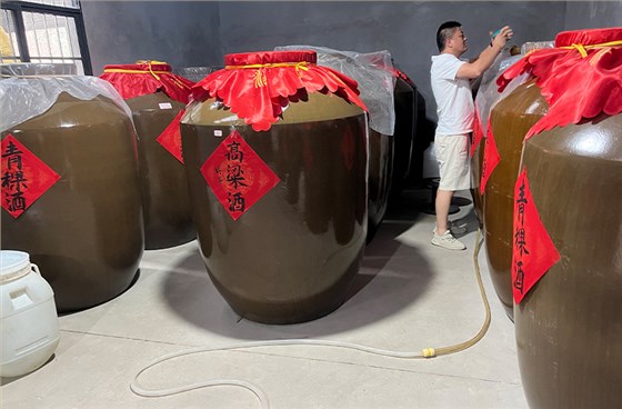 四兄弟返鄉(xiāng)干大事！一套智能設(shè)備帶火老酒坊，帶富一個(gè)村 9