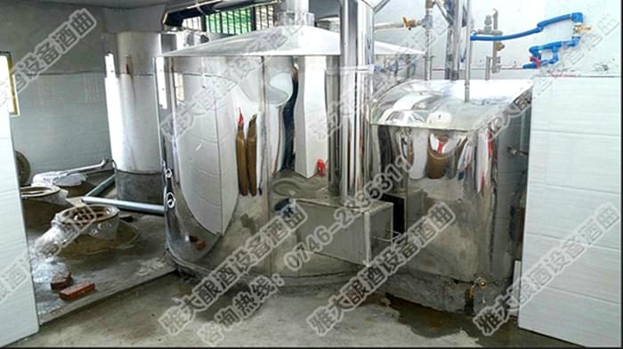 雅大釀酒設(shè)備酒曲廠學(xué)員沈總的2噸大型臥式鍋爐釀酒設(shè)備 定制款，雙重加熱更節(jié)能
