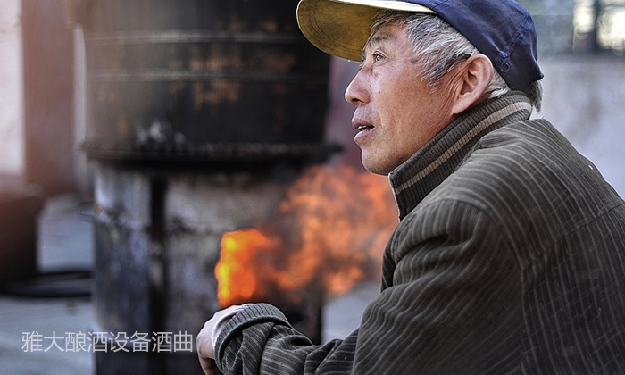 厭倦了外面的花紅酒綠，2018年就買套燒酒設(shè)備回家釀酒