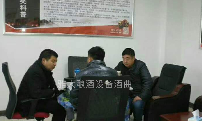 甘肅趙總1000斤不銹鋼大型釀酒設(shè)備專(zhuān)車(chē)發(fā)貨中