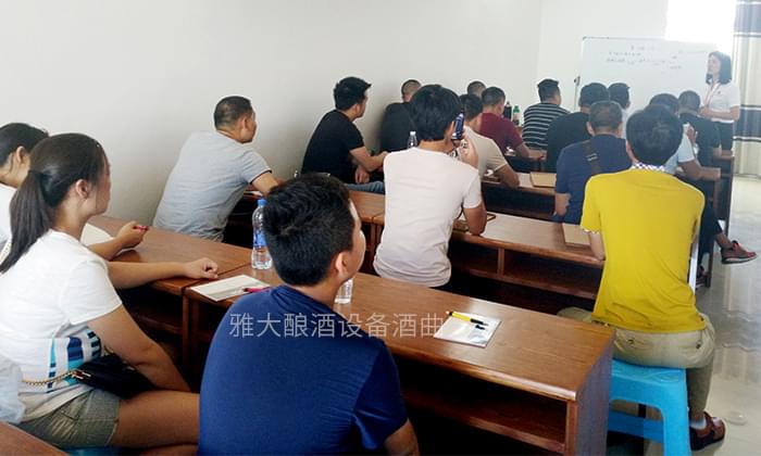 3-5天釀酒技術(shù)培訓(xùn)后，回家用白酒釀造設(shè)備能造出酒來嗎？2