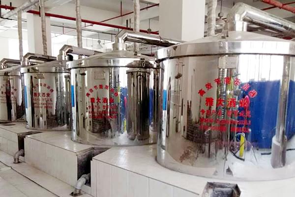 想引進大型釀酒設(shè)備開個酒廠，該如何選址？-01