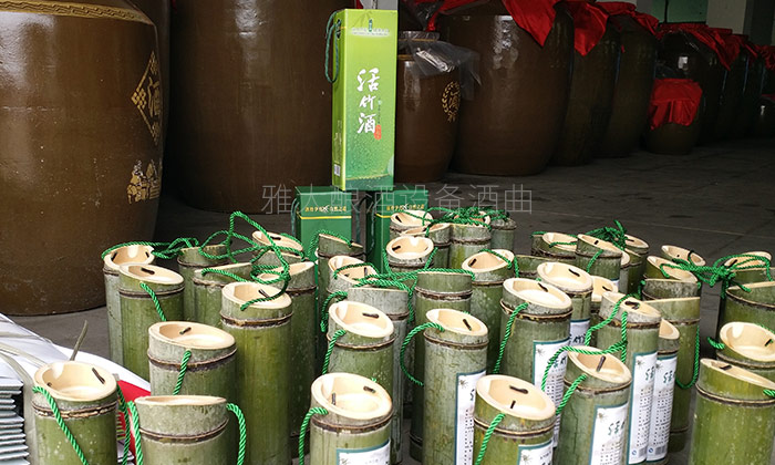 喝過竹筒酒，可你知道大型釀酒設(shè)備做的酒是怎么裝進(jìn)竹子里的？-05