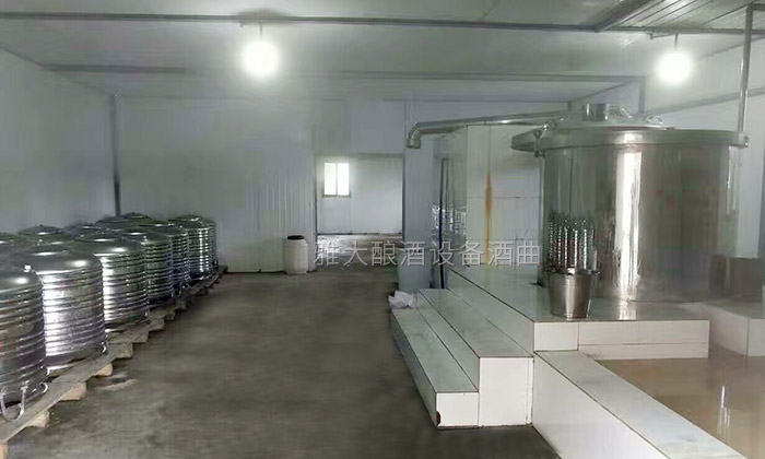 楊醫(yī)生用釀酒新設(shè)備做保健酒4年，維葛酒熱銷全國(guó)的秘密！-04蒸酒車間