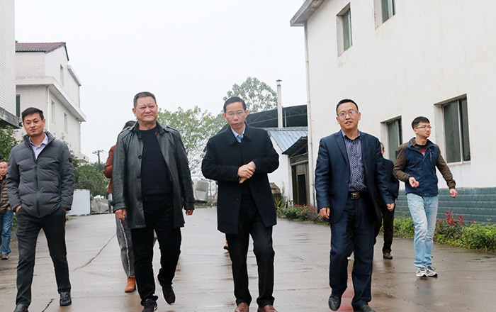 雅大果酒產(chǎn)業(yè)創(chuàng)新發(fā)展座談會(huì)于12月4日在雅大隆重召開！-13