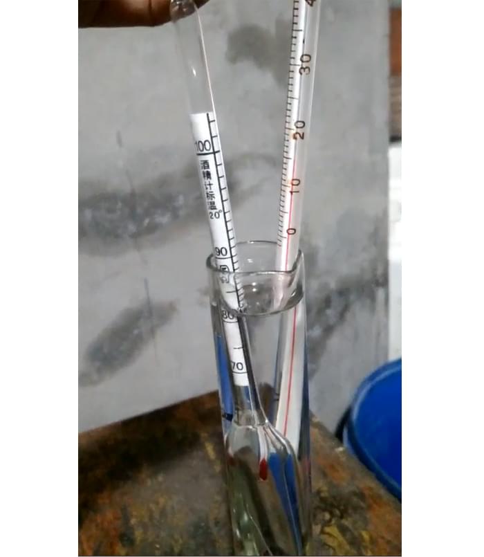 據(jù)說(shuō)這款新工藝釀酒設(shè)備只出高度酒，真相是這樣……-03測(cè)量酒度