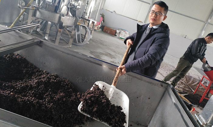 40噸拐棗急需發(fā)酵怎么辦？雅大電加熱釀酒設備蔣老師上門指導！-06