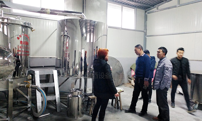 40噸拐棗急需發(fā)酵怎么辦？雅大電加熱釀酒設備蔣老師上門指導！-08