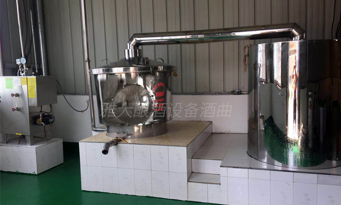 釀酒設(shè)備哪家好？釀酒老師傅告訴你做固態(tài)酒要注意這4點(diǎn)！-02