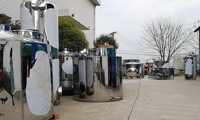 多功能釀酒設(shè)備做酒多年的老師傅揭秘，好酒多“春釀”，為什么？-06