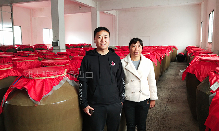 參觀雅大釀酒設(shè)備生產(chǎn)車間、釀酒實操、儲酒車間